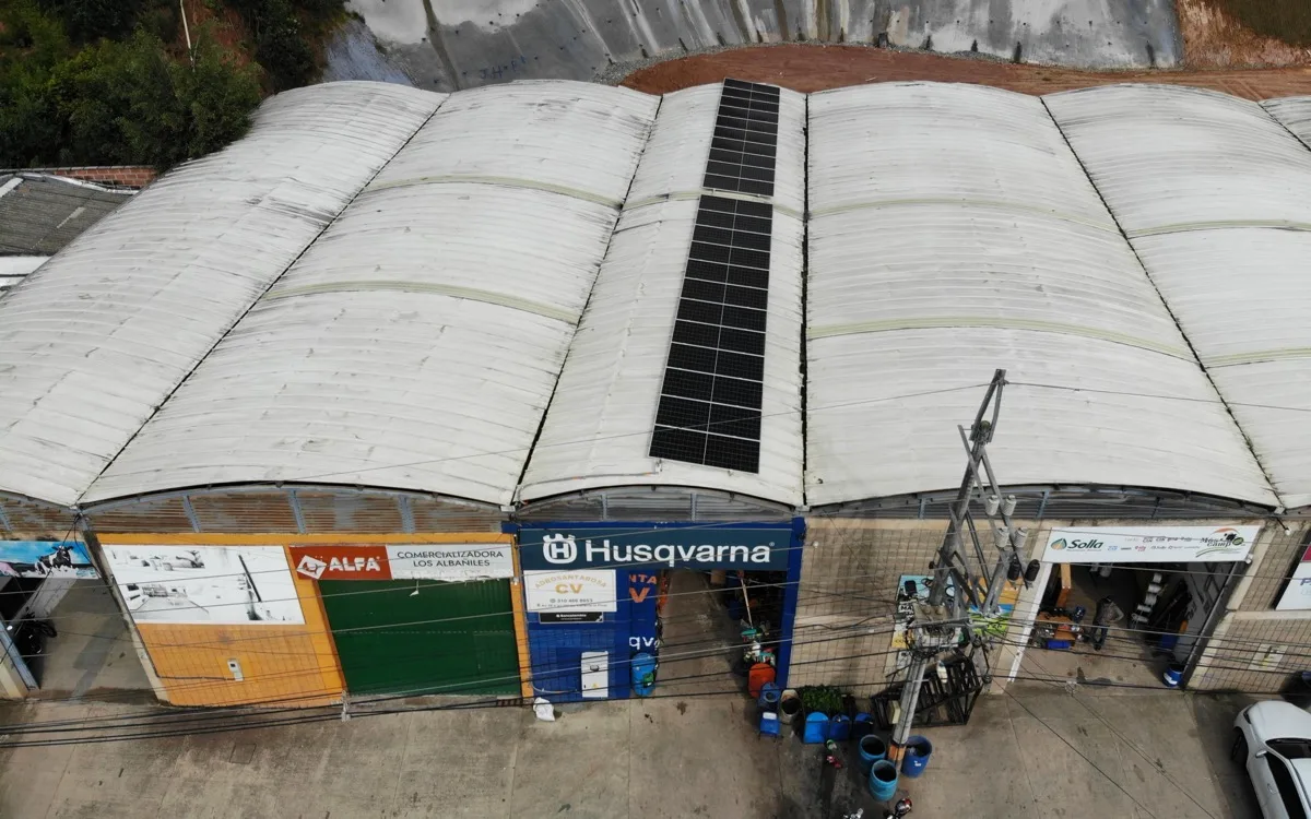 Instalación de paneles solares — Bodegas y logística