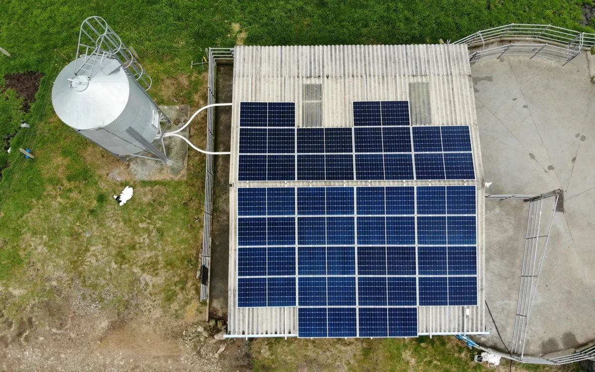 Instalación de paneles solares — En techo existente